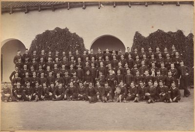 B. c/o Pułk Devonshire, Jhansi (awers) autorstwa Raja Deen Dayal