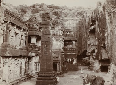 Świątynia wykuta w skale Khalias, Ellora autorstwa Raja Deen Dayal