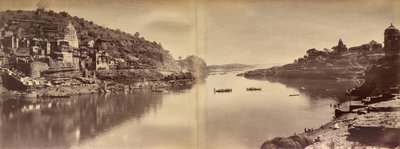 Dwuczęściowa panorama z widokiem na rzekę Narmadę w Omkareshwar autorstwa Raja Deen Dayal