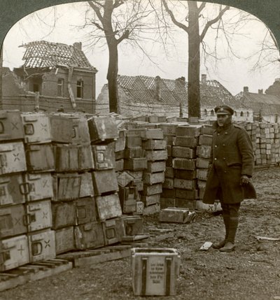 Porzucona niemiecka amunicja w pobliżu Cambrai, I wojna światowa, 1914-1918. autorstwa Realistic Travels Publishers