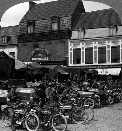 Samochody ciężarowe i motocykle Korpusu Armii Indyjskiej, Merville, Francja, I wojna światowa, 1914-1918. autorstwa Realistic Travels Publishers