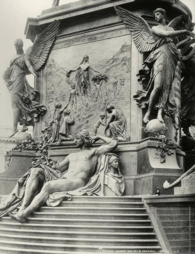 Berlin, pomnik cesarza Wilhelma I, baza autorstwa Reinhold Begas