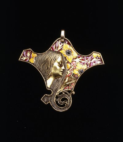Wisiorek przedstawiający młodą dziewczynę autorstwa Rene Jules Lalique