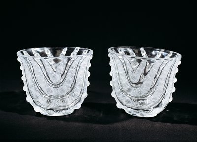 Szklane wazony, ok. 1930, Rene Lalique (1860-1945), produkowane przez Rene Lalique et Cie Alsace Glassworks. Francja, XX wiek. autorstwa Rene Jules Lalique