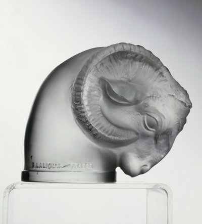 Głowa Rami autorstwa Rene Jules Lalique