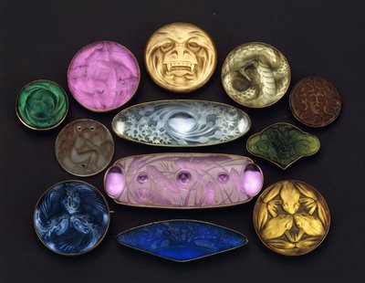Różne przedmioty szklane autorstwa Rene Jules Lalique