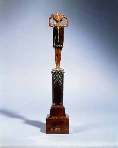statuetka drzewa książki autorstwa Richard Joseph Luksch