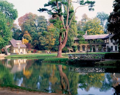 Dom Królowej w przysiółku królowej Marii Antoniny, w parku Chateau de Versailles. autorstwa Richard Mique
