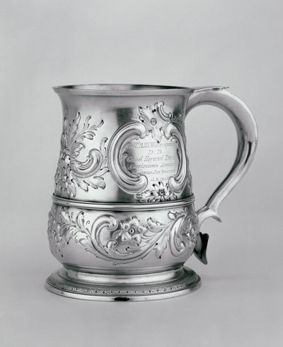Kubek z uchwytem, 1740-41, rzeźbiony i grawerowany ok. 1845 (srebrny) autorstwa Richard and Cooke, Thomas Gurney