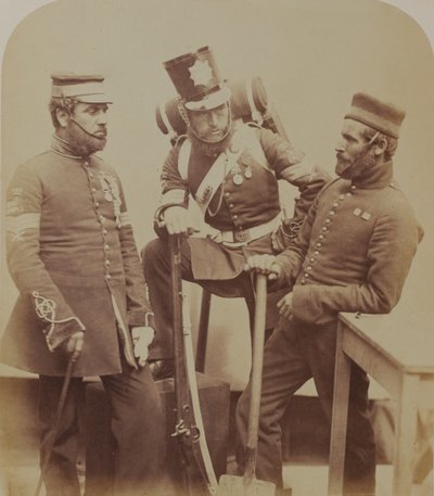 Sierżanci kolorów J. Stanton, Kester Knight i W. Bruce, Royal Sapers and Miners, 1856 (zdjęcie w sepii) autorstwa Robert Howlett