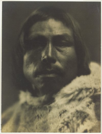Tookoo (Jeleń). Wódz Sikoslingmint Eskimosów Południowej Wyspy Baffina autorstwa Robert Joseph Flaherty
