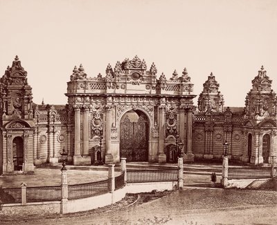 Pałac Dolmabahçe Brama Cesarska autorstwa Robertson and Beato