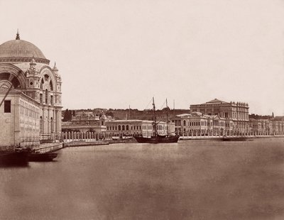 Pałac Dolmabahçe i meczet autorstwa Robertson and Beato