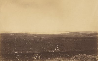 Odległy widok na Sewastopol z liniami baterii Gordons. autorstwa Roger Fenton