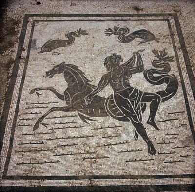 Starożytna Ostia (Ostia). Place des Corporations. Mozaika Sabratha Seafarers Corporation. Nimfa i koń morski. autorstwa Roman