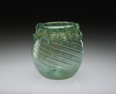 Dmuchany Szklany Słój z Funkcjonalną i Dekoracyjną Zawieszką, AD 301-400 (dmuchane szkło) autorstwa Roman