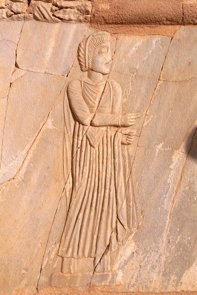 Zbliżenie dekoracyjnej płaskorzeźby teatru Sabratha, Libia, Trypolitania. autorstwa Roman