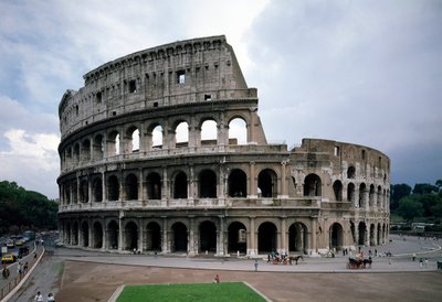 Widok zewnętrzny Colisee, zbudowany w latach 70-80 (zdjęcie) autorstwa Roman
