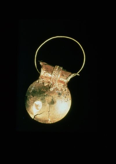 Złota bulla z Domu Menandra, Pompeje, 79AD (złoto) autorstwa Roman