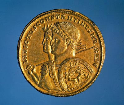 Solidna złota moneta z wizerunkiem cesarza Konstantyna I Wielkiego (280-337) autorstwa Roman