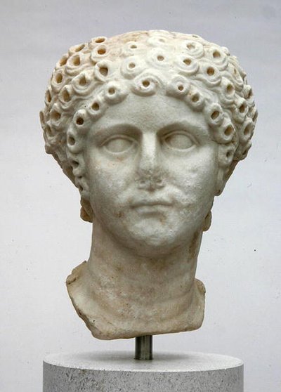 Głowa kobiety, prawdopodobnie Agrypina Minor, ok.50 AD (marmur) autorstwa Roman