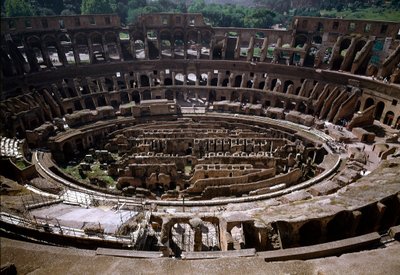 Widok wewnętrzny Colisee, zbudowany w latach 70-80 (zdjęcie) autorstwa Roman