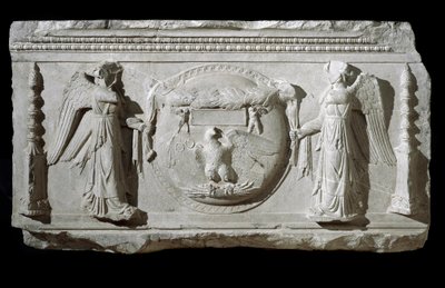 Marmurowy fragment reliefu z Plaza de la Consolazione w Rzymie autorstwa Roman
