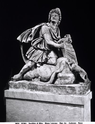 Mitra zabija byka (marmur) autorstwa Roman