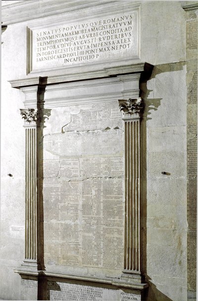 Tablica postów triumfalnych i konsularnych. Okres cesarza Augusta. 27 pne-14 AD. Rzym, Musei Capitolini - Tablica rejestracyjna okresu konsularnego i triumfalnego Fasti cesarza rzymskiego Augusta (27 p.n.e.-14 n.e.). Musei Capitolini, Rzym, Włochy autorstwa Roman