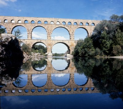 Pont du Gard. Akwedukt rzymski z II poł. I wieku. autorstwa Roman
