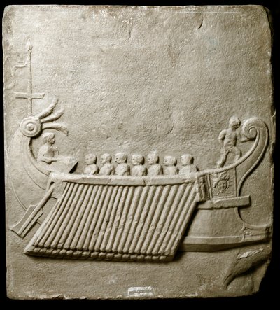 Sztuka rzymska: Trirema rzymska - Fragment marmurowego fryzu z Pozzuoli (Pozzuoli) autorstwa Roman