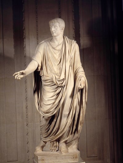 Sztuka rzymska: marmurowy posąg cesarza Tybera (Tiberio Claudio Nerone, 42 pne-37 ne), cesarza rzymskiego. Słońce 2m. Paryż, Luwr autorstwa Roman