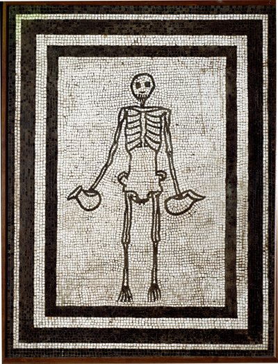 Sztuka rzymska: szkielet z askosem. Mozaika pochodząca z regionu Vesuve. Czwarty styl. I wiek p.n.e. Ciemny. 91x70 cm Museo Archeologico Nazionale, Neapol autorstwa Roman