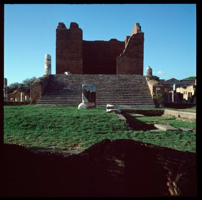 Sztuka rzymska: widok ruin stolicy, stanowisko archeologiczne Ostia autorstwa Roman