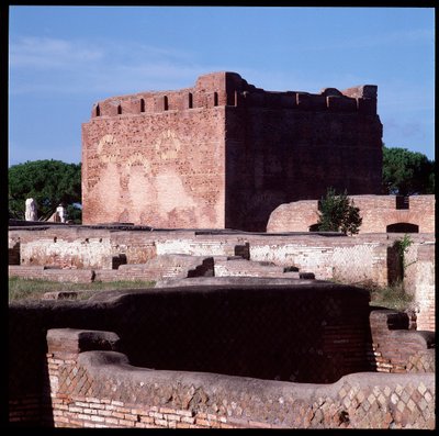 Sztuka rzymska: widok ruin stolicy, stanowisko archeologiczne Ostia autorstwa Roman
