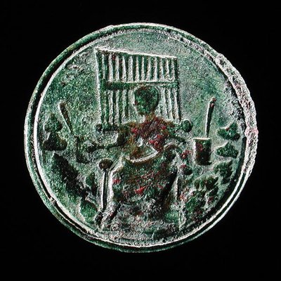 Moneta rzymska przedstawiająca organy (brąz) autorstwa Roman