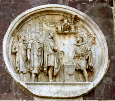 Roundel przedstawiający Ofiarę dla Herkulesa, z Łuku Konstantyna (marmur) autorstwa Roman