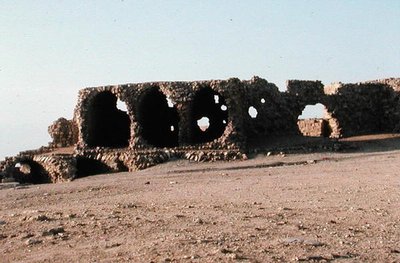 Ruiny rzymskiego akweduktu autorstwa Roman