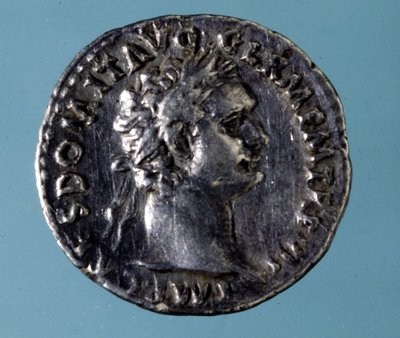 Srebrna moneta z podobizną cesarza rzymskiego Domicjana (51 - 96).Zbiór Medagliori z Mediolanu. autorstwa Roman