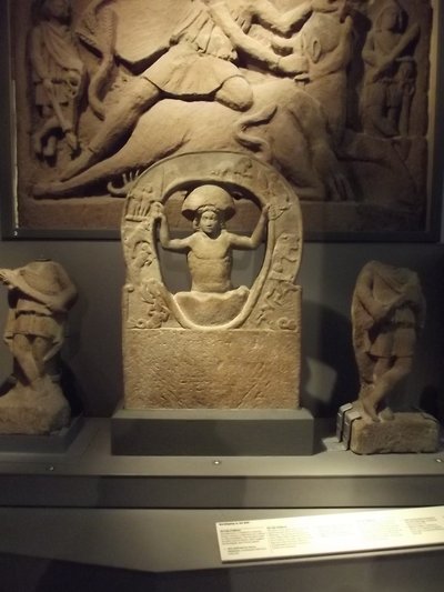 Narodziny Mitry z Mitraeum w Housesteads, III wne autorstwa Roman