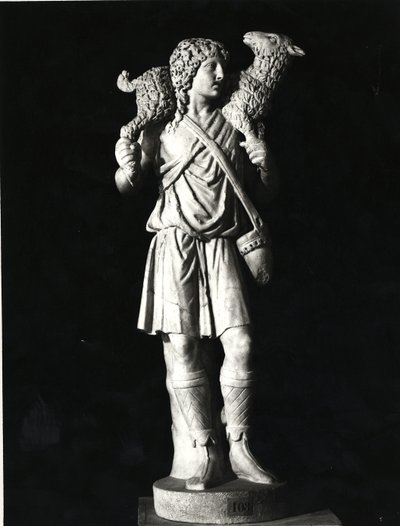 Dobry Pasterz, okres wczesnochrześcijański (marmur) (zdjęcie czarno-białe) autorstwa Roman