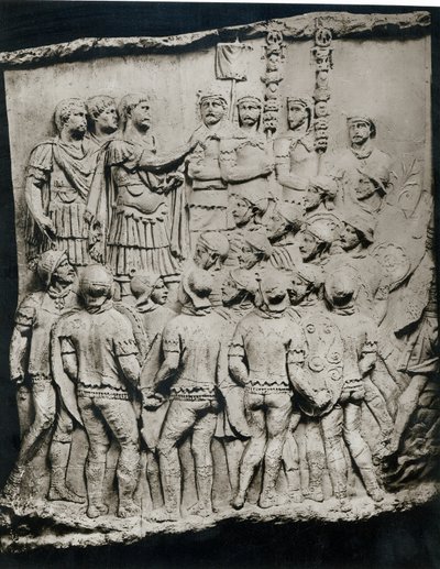 Trajan (98-117) zwraca się do wojska, odlew z kolumny Trajansa, 113 AD (tynk) autorstwa Roman