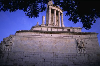 Trofeum Augusta w La Turbie. Zabytek rzymski z I wieku. autorstwa Roman