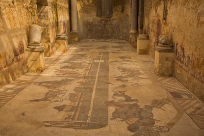 Dwie Apsydy, mozaika podłogowa, Villa Romana del Casale, Piazza Armerina, Sycylia, Włochy (zdjęcie) autorstwa Roman