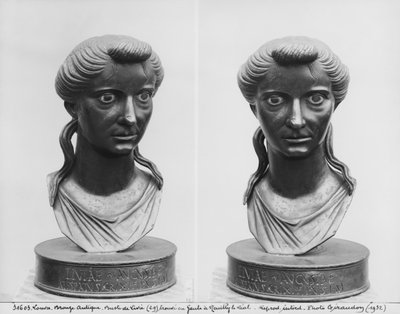Dwa widoki popiersia Liwii (58 pne-29 ne) (brąz) autorstwa Roman