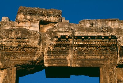 Świątynia Bachusa, detal nadproża drzwiowego, Okres Wielkiego Cesarstwa 27 p.n.e.-395 n.e. fot. autorstwa Roman Imperial Period