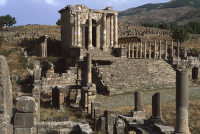 Widok na świątynię rodziny Septymian, okres wielkiego cesarstwa (27 pne-395 ne) (patrz także 267064 i 267065) autorstwa Roman Imperial Period