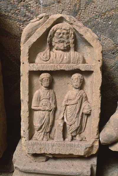 Stela wotywna poświęcona Saturnowi, okresowi cesarskiemu (27 p.n.e.-395 n.e.) autorstwa Roman Imperial Period