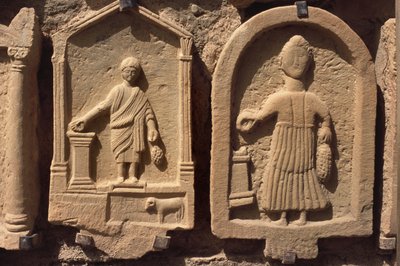 Stele przedstawiające postacie ludzkie autorstwa Roman Republican Period