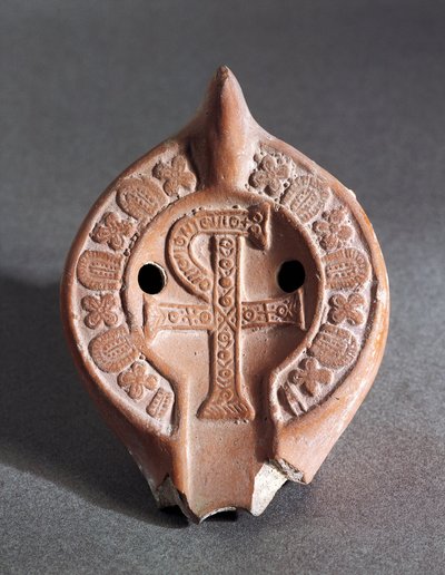 Lampa dekorowana z Chi-Rho, terakota autorstwa Roman Roman